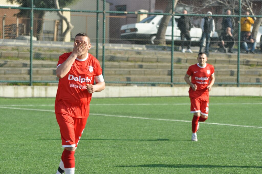 EMRE’DEN KIZI DEFNE’YE KOKULU ÖPÜCÜK