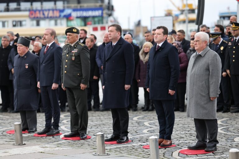 Başkan Balcıoğlu, Çanakkale Zaferi’nin 110. Yılında Atatürk Anıtına Çelenk Sundu