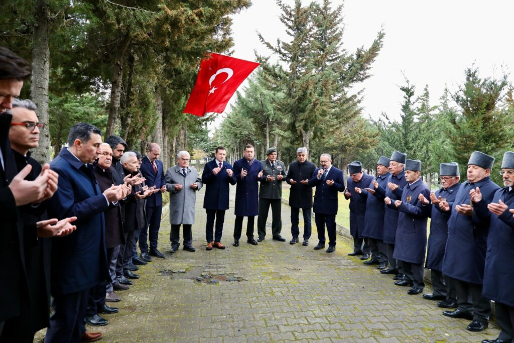 Başkan Balcıoğlu, Şehitlerin Kabirlerini Ziyaret Etti