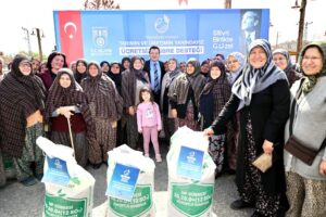 Sayalar Mahallesi’nde Gübre Dağıtım Töreni Gerçekleşti