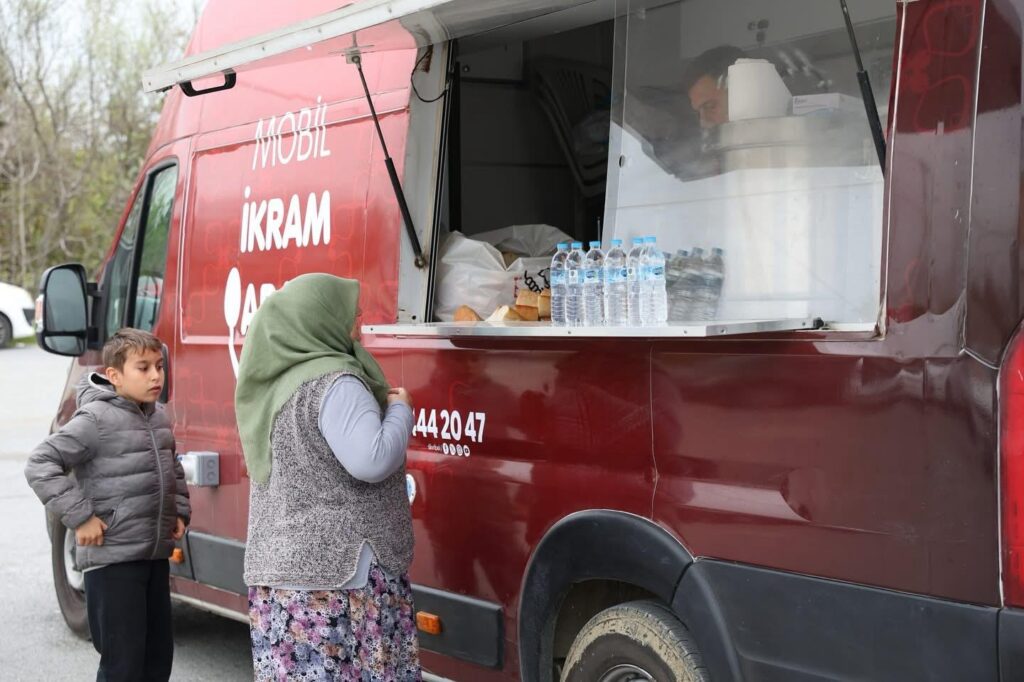 Silivri Belediyesi’nden Depremzedelere Sıcak Çorba Desteği