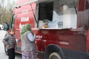 Silivri Belediyesi’nden Depremzedelere Sıcak Çorba Desteği