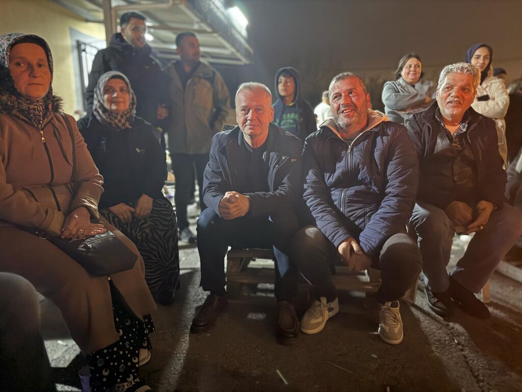 Silivri’de Deprem Sonrası Vatandaşlara AK Parti’den Destek