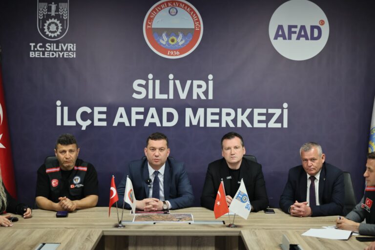 Başkan Balcıoğlu ve Kaymakam Toğan depremin ardından durum değerlendirmesinde bulundu