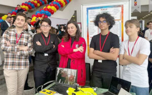 Ertuğrul Gazi Ortaokulu Öğrencilerinden DENEYAP Finalinde