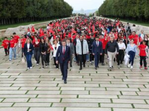 Fikrin, İlmin ve İrfanın Işığında İlerliyoruz!