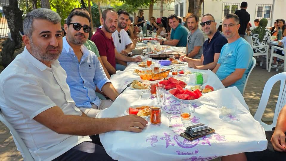 ÇAĞRIBEY ÖĞRETMEN VE ÇALIŞANLARLA KAHVALTIDA BULUŞTU