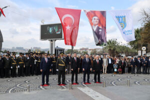 Cumhuriyet’imizin 102. yıl çelenkleri Atatürk Anıtı’na sunuldu