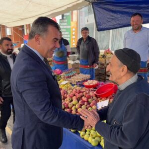 Doruk Bulut ve Yönetimi Pazartesi Pazarı’nda Vatandaşla Buluştu