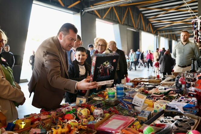 SİLİVRİ BELEDİYE BAŞKANI BORA BALCIOĞLU HALK PAZARI’NDA ESNAF VE VATANDAŞLARLA BULUŞTU