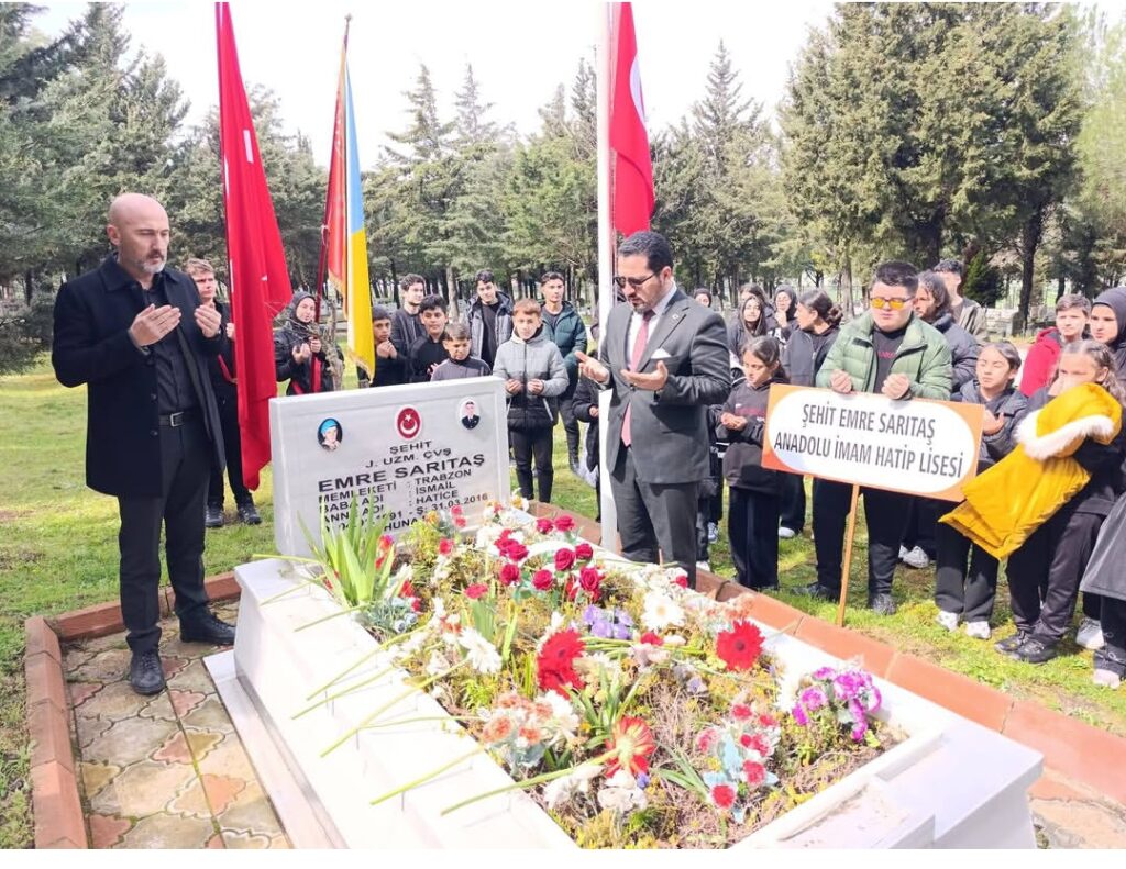 Şehit Emre Sarıtaş, şehadet yıl dönümünde Silivri’de kabri başında dualarla anıldı.