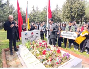Şehit Emre Sarıtaş, şehadet yıl dönümünde Silivri’de kabri başında dualarla anıldı.