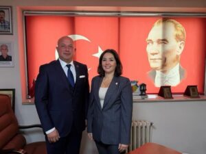 YENİ PARTİ MUHTARLARIN GÜNÜNÜ KUTLADI
