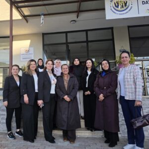 AK KADINLARDAN  ÇANTA ZİYARETİ