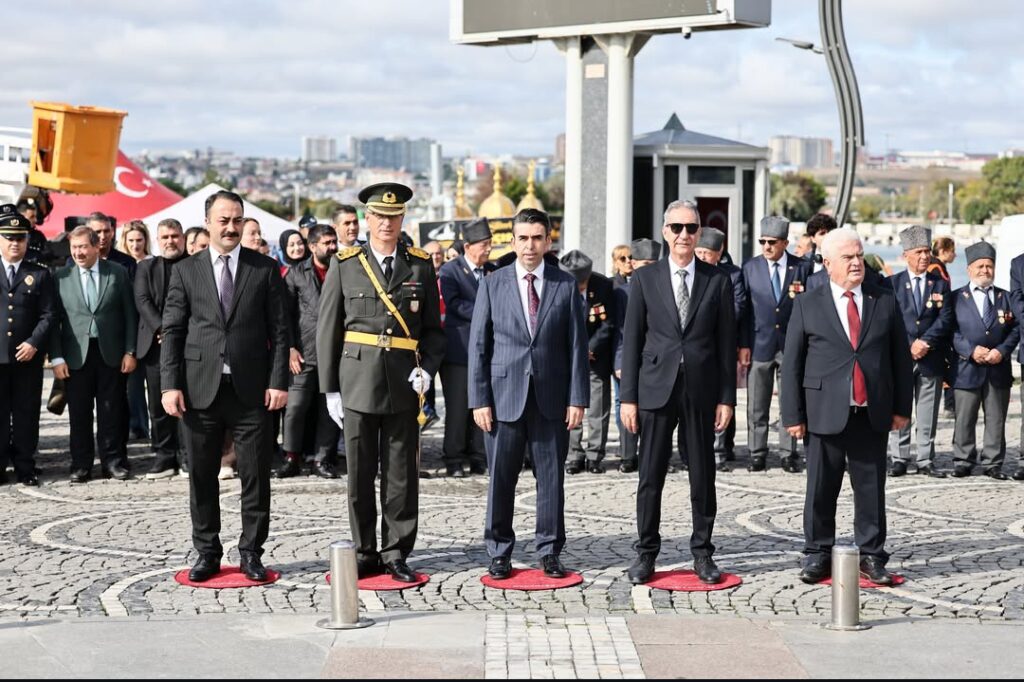 SİLİVRİ’DE 29 EKİM CUMHURİYET BAYRAMI ÇELENK KOYMA TÖRENİ GERÇEKLEŞTİ