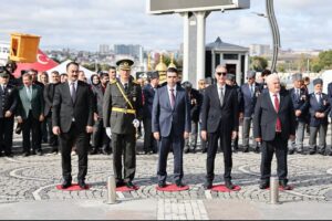 SİLİVRİ’DE 29 EKİM CUMHURİYET BAYRAMI ÇELENK KOYMA TÖRENİ GERÇEKLEŞTİ